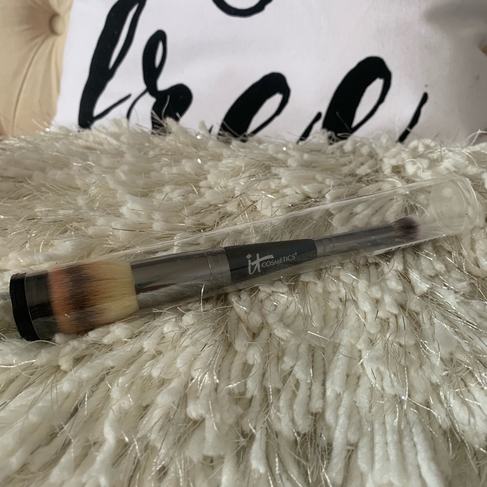 IT Cosmetics - Heavenly Luxe dual brush